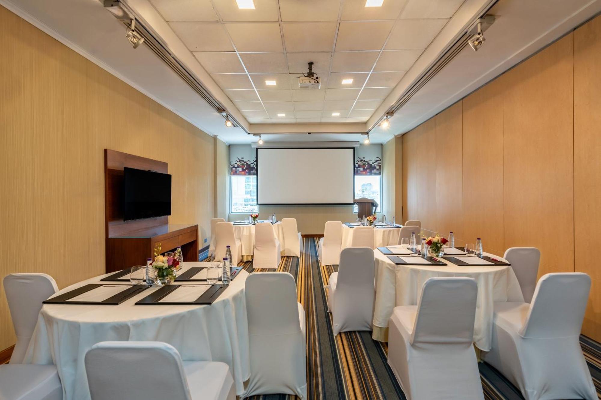 Aloft Riyadh Hotel Экстерьер фото